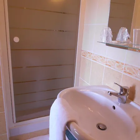 Hotel De La Meuse 2*