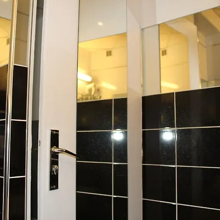 Hotel De La Meuse 2*