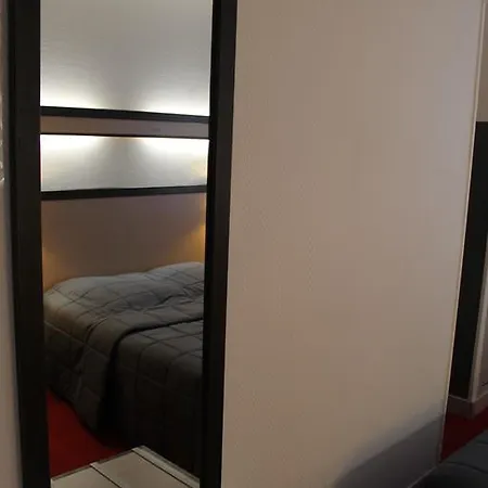 Hotel De La Meuse 2*