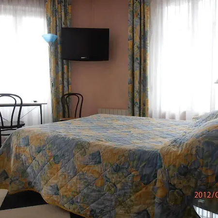 De La Meuse 2* Charleville-Mezieres