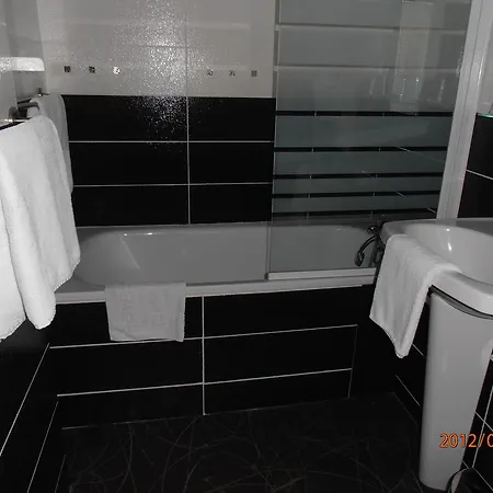Hotel De La Meuse 2*